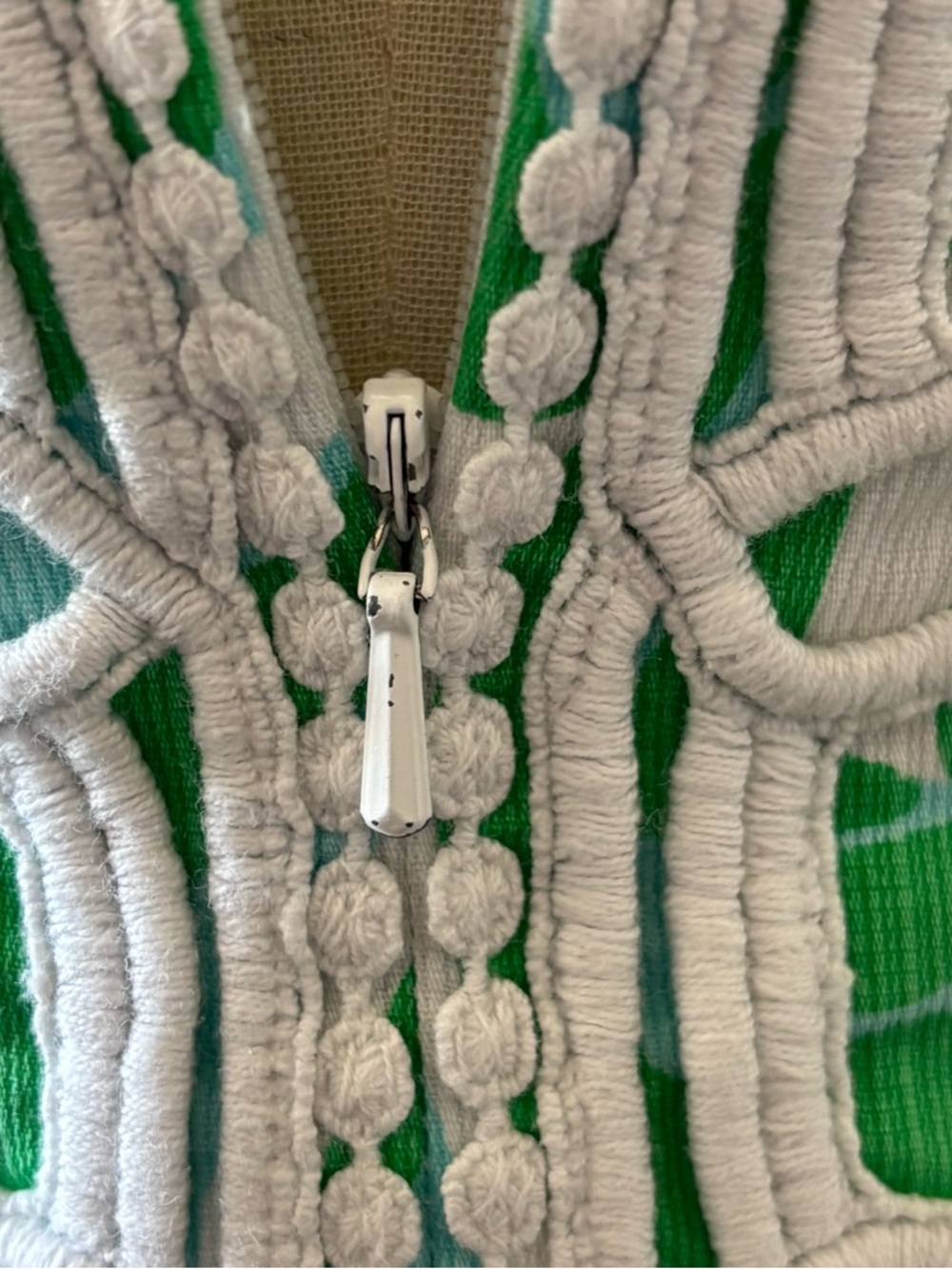 Sleeveless Green Wave-Print Shift Dress with Decorative Trim - Picture 14 of 14